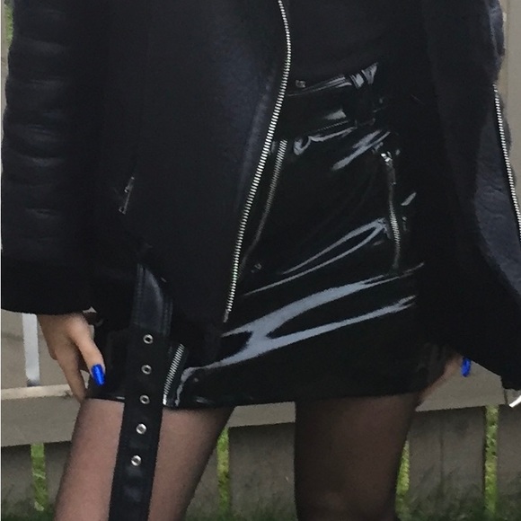 Metallic latex black skirt! - Picture 2 of 3